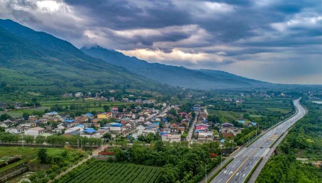 乡村振兴的鄠邑实践：既留住了乡愁 又让乡村像庄稼一样生长