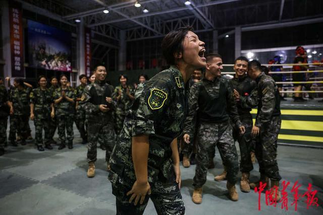 在武警工程大学 学生体验与武警的“零距离”