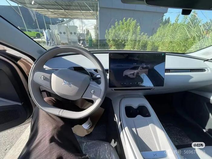 内饰风格神似特斯拉Model 3？充电能跑620km，这辆小鹏能冲不？