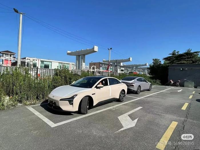 内饰风格神似特斯拉Model 3？充电能跑620km，这辆小鹏能冲不？