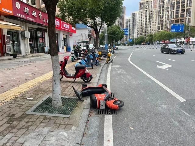 江西赣州一女子路边停车，赔了17万！