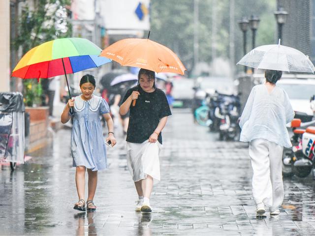 北京日报社区小板报 | 回龙观地铁站外被淹？假的！