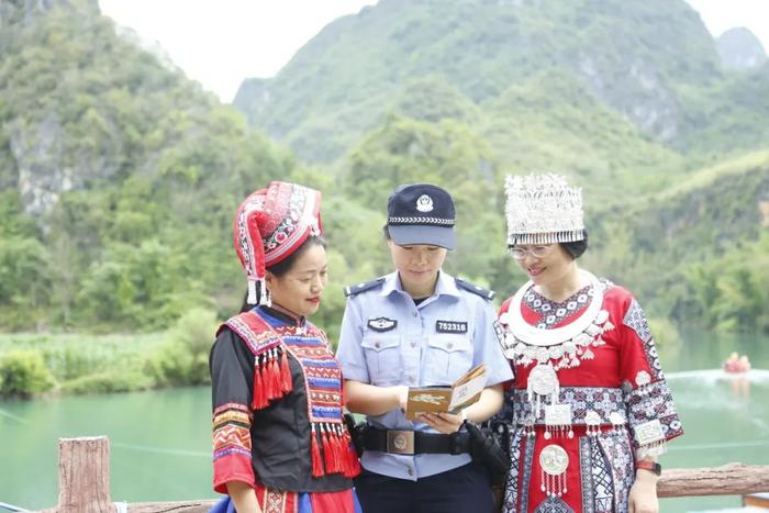 这个村，一年吸引200万人旅游4万人驻扎……