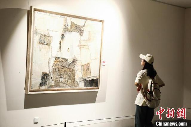 全国军事题材优秀美术作品收藏展在南昌开展