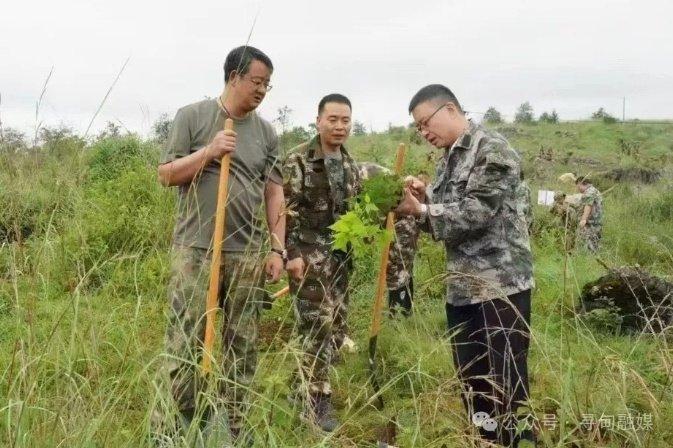 寻甸县开展2024年党政机关义务植树活动