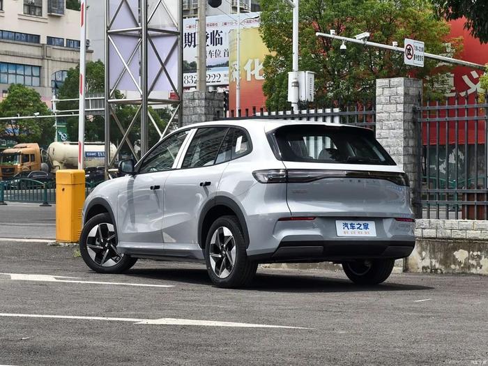 国产“迈巴赫”、五菱中型SUV！这些车本月上市！