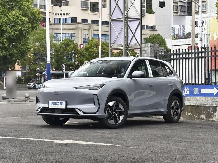 国产“迈巴赫”、五菱中型SUV！这些车本月上市！