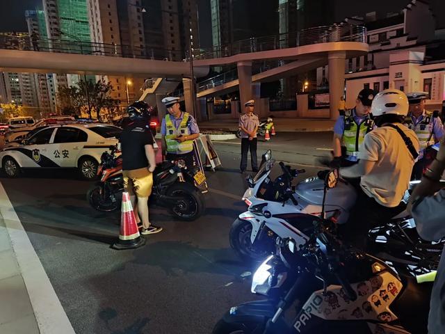 严重扰民！6人夜间 “飙车” 被抓！