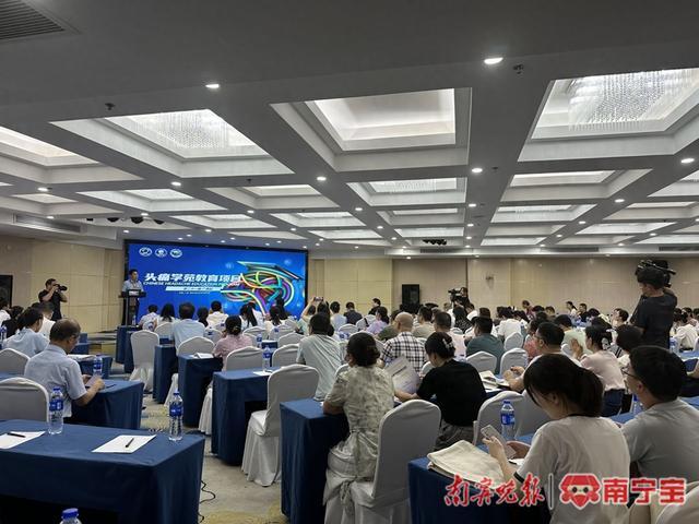 关注头痛疾病！中国卒中学会“头痛学苑教育项目”广西站举行