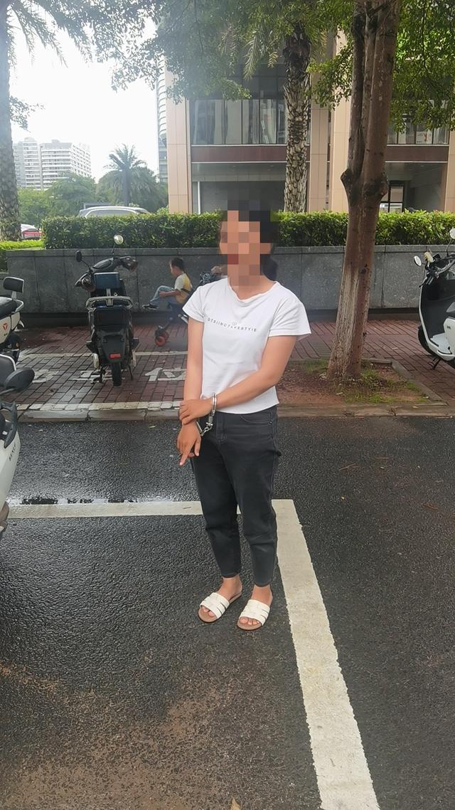 海口一女子2个月偷14辆电动车，被抓后称“是赌博害了自己”！