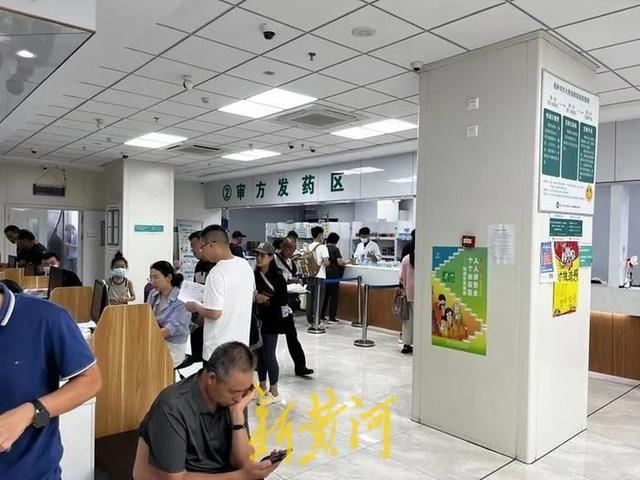 患者质疑济南一医院指定院外药店买药：医生告知位置但不让说店名