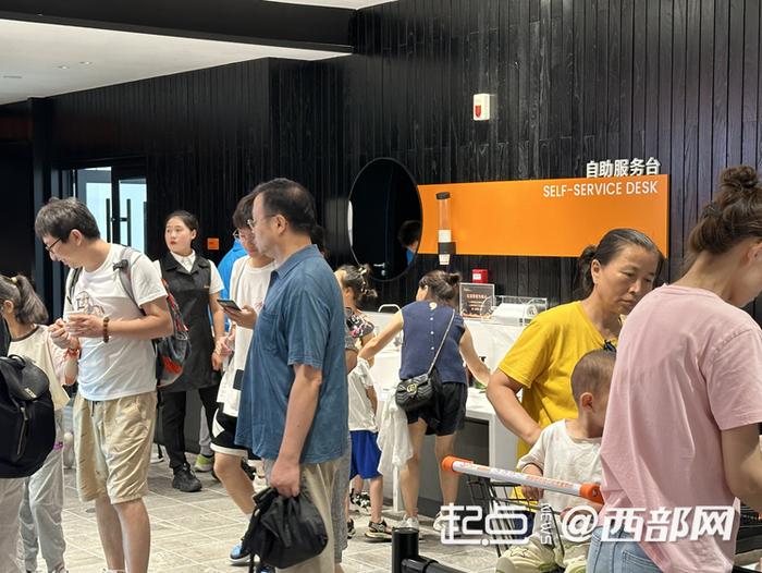 鲜食馆自助服务台。