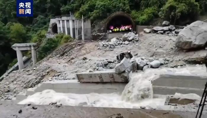 四川突发山洪泥石流已致2人遇难，应急管理部派出工作组