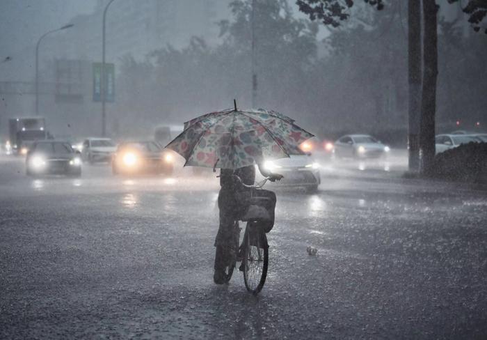 局地雨量将超过100毫米！刚刚，北京发布暴雨蓝色预警，出行注意→