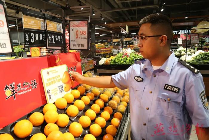 老年人防诈骗 | 反诈宣传进超市 守护居民财产安全