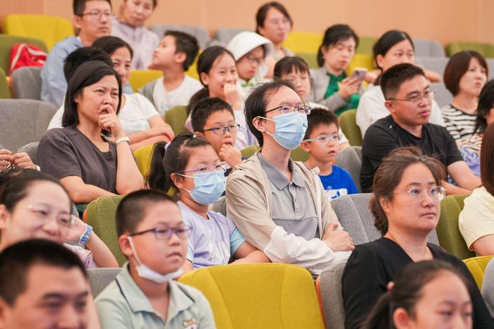 数百场激烈对决，沪上中小学生角逐“少图杯”个人辩论赛