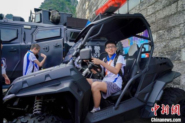 香港警务处九龙城警区少年警讯团参访桂林