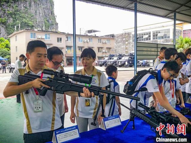 香港警务处九龙城警区少年警讯团参访桂林