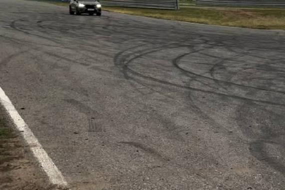 宝马X5M赛道漂移，SUV也能滑起来