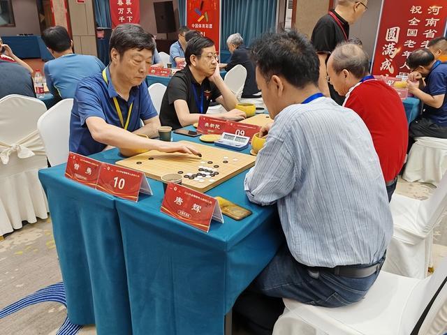 百余名老年围棋爱好者郑州手谈较高下