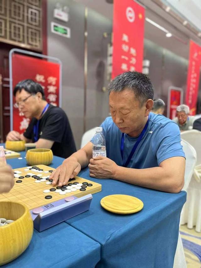 百余名老年围棋爱好者郑州手谈较高下