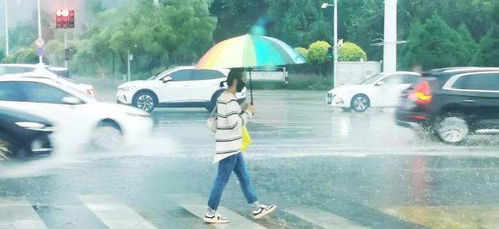 雨҈雨҈雨҈来了！暴雨、冰雹，银川市接连发布预警信号！