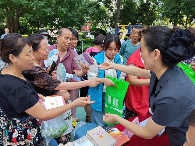 西安未央法院 | 未央宫人民法庭受邀参加“流动办公桌”活动