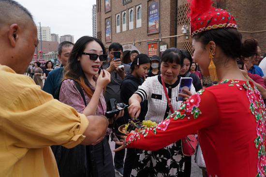 “吐鲁番葡萄熟了”主题快闪向全国游客发出来自吐鲁番葡萄节的邀请