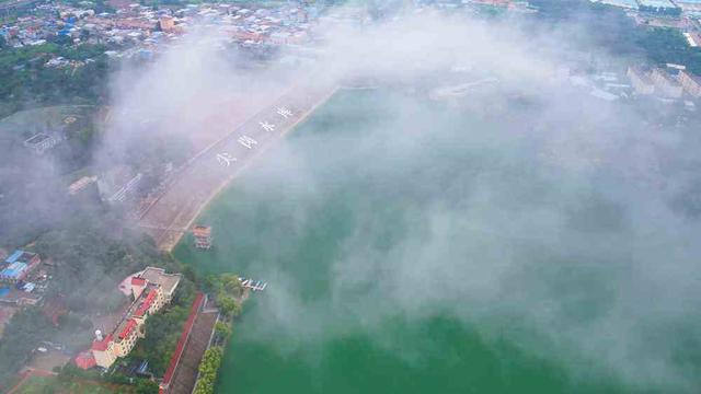 图集｜郑州尖岗水库上空无人机穿梭于云层间非常美丽