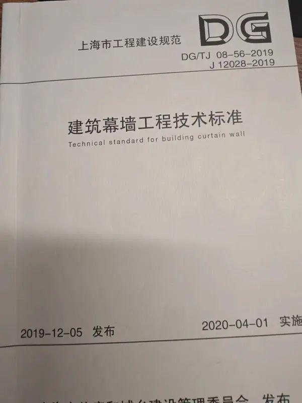 家里又亮又热需一直拉上窗帘，玻璃幕墙光污染困扰怎么解？