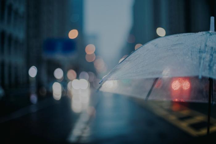 北京全市普遍大雨到暴雨！双预警中，晚高峰雨大风急，下班早回家→