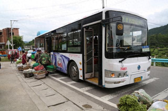 贵阳“惠农专线” 破解农户运“蔬”难题 “小车轮”承载“大民生”