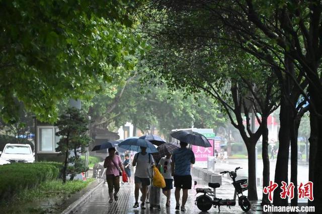 河北石家庄迎降雨