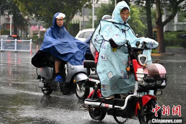 河北石家庄迎降雨