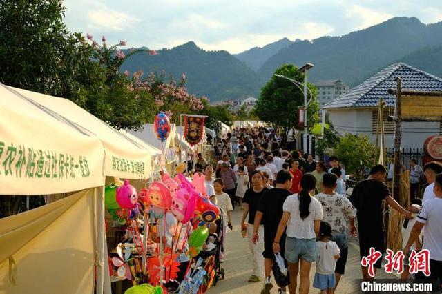 贵州绥阳“稻田音乐节”多彩活动引游人