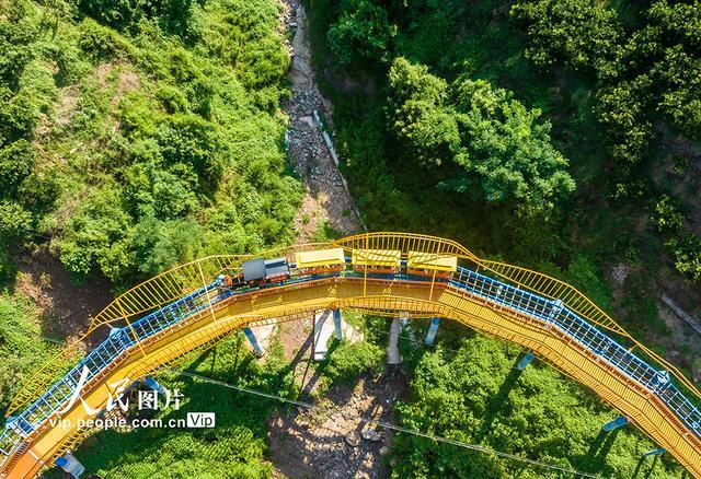 湖北秭归：特色旅游“火”乡村