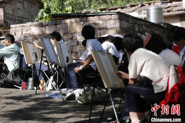 “中国画谷”河南林州暑期“写生热”