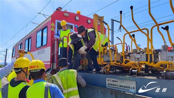 铁路上跑着的这种特殊火车，你见过吗？