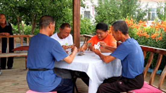 巴林右旗：花园式自给自足，托起幸福夕阳红