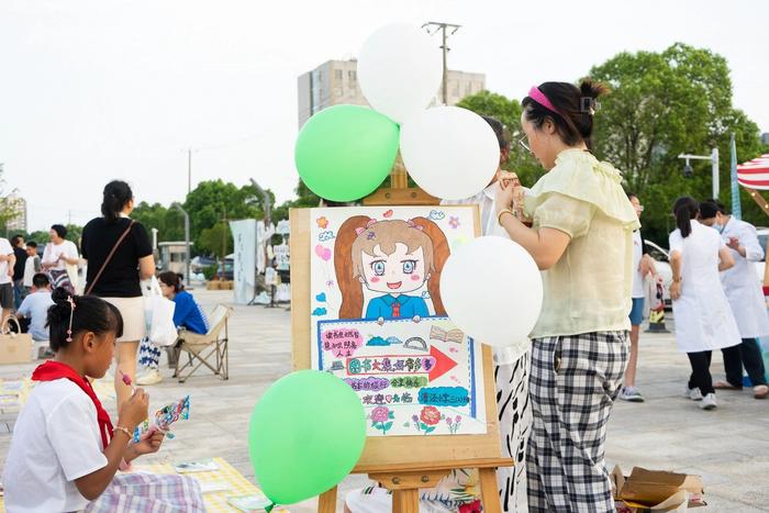 上海市民“晒书节”：古籍保护牵手全民阅读