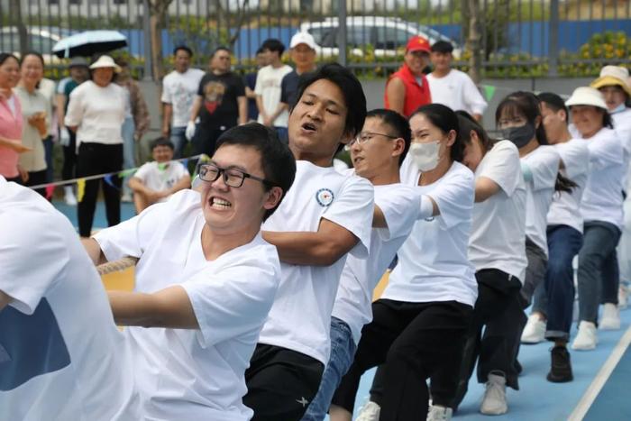 【献礼医师节】快乐拉满！保山市人民医院医师节系列活动之拔河比赛来了！