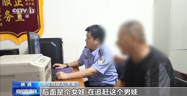 危险！飞奔式过马路极易引发交通事故 家长们尤其要注意