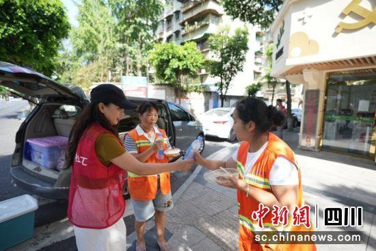 宜宾叙州：夏日送“清凉” 关怀暖人心