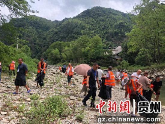 贵州江口县太平镇：旅游“贴上去”服务