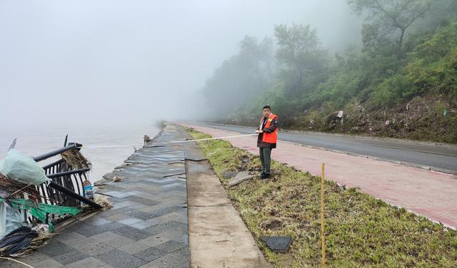 风雨中，临江交通人的一组生动剪影