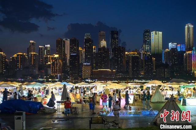 高温天气带火重庆“夜经济”