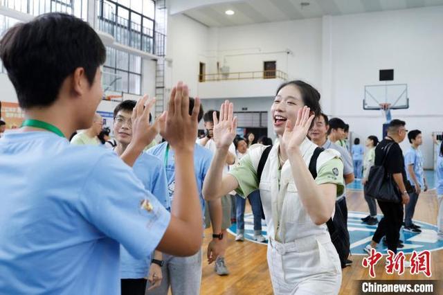 香港奥运冠军江旻憓随团来到杭州 开展体育交流