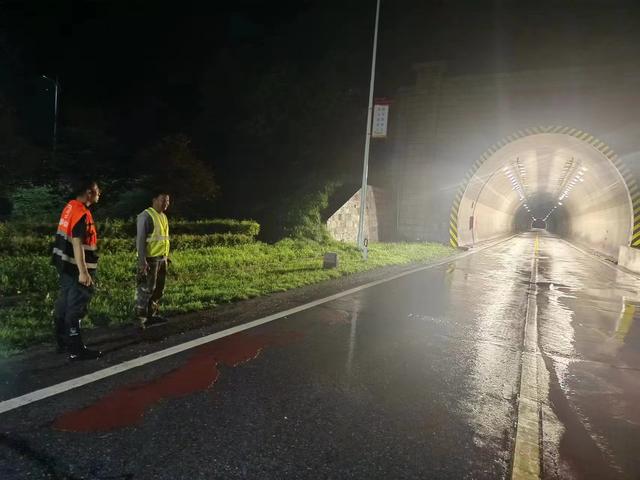 风雨中，临江交通人的一组生动剪影