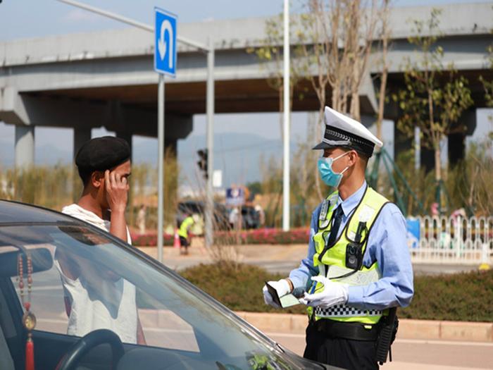 茶城交警“四紧扣”全力做好火车站周边交通秩序专项整治工作