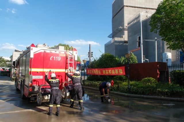 上海南站消防救援站：带你感受训练场上的“热辣滚烫”